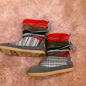 TOMS Mocassin booties